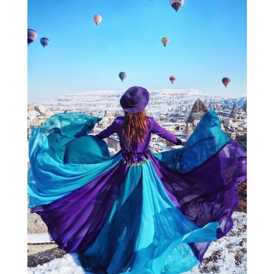 картина по номерам 40х50см GX26307 “Парящее платье”