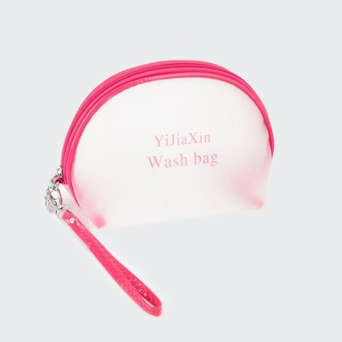 косметичка для девочки матовая с ручкой малиновая 4685852