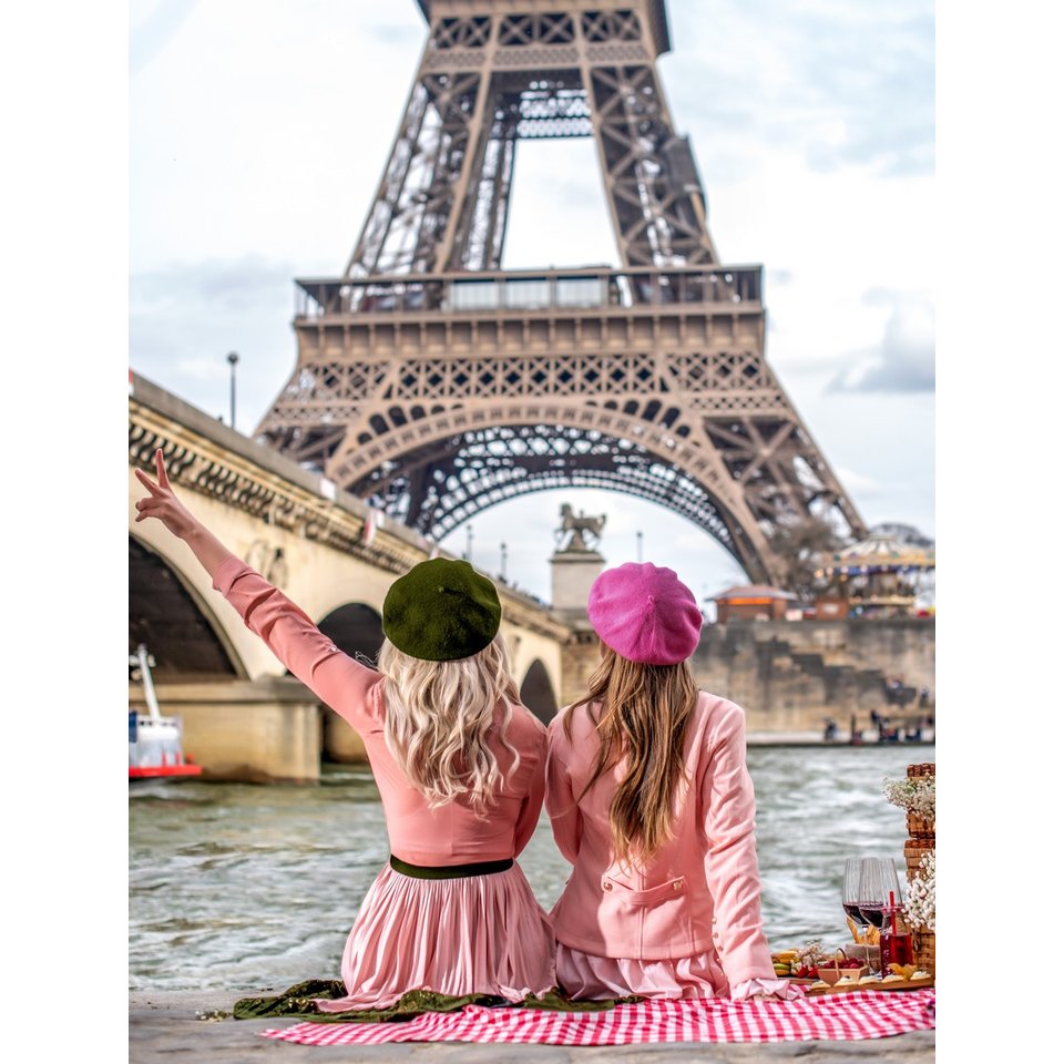 Алмазная мозаика Девушки в Париже 30х40см dl031a